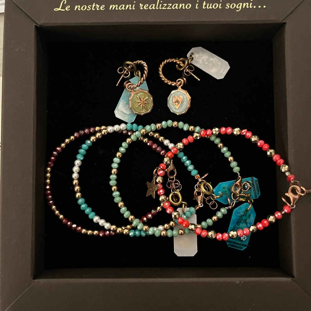 Beautiful earrings and bracelets set!  Purchased in Italy! 🇮🇹